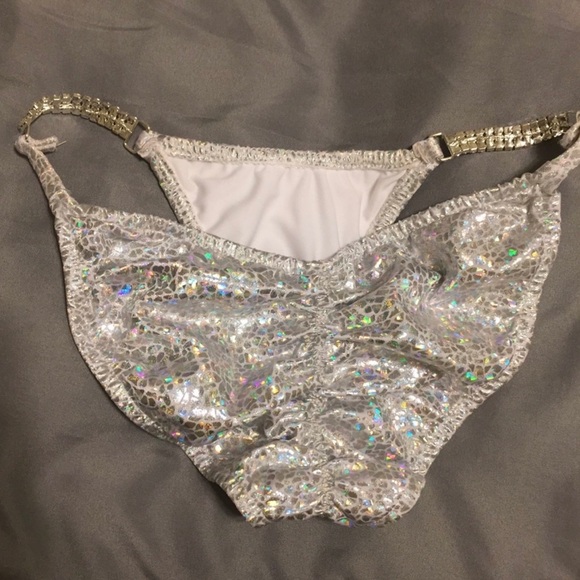 Competition Bikini - Picture 2 of 4